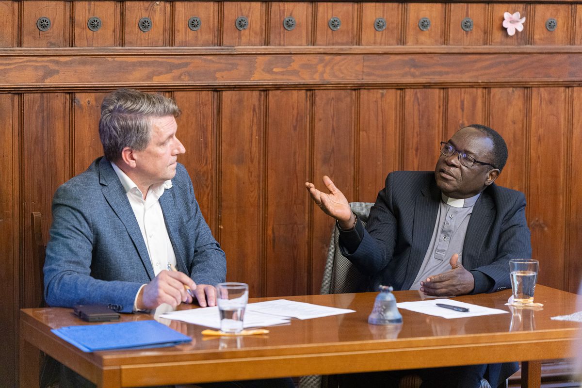 Bishop Dr. Matthew Hassan Kukah in conversation with Dr. Lutz Mükke © Andreas Matthes