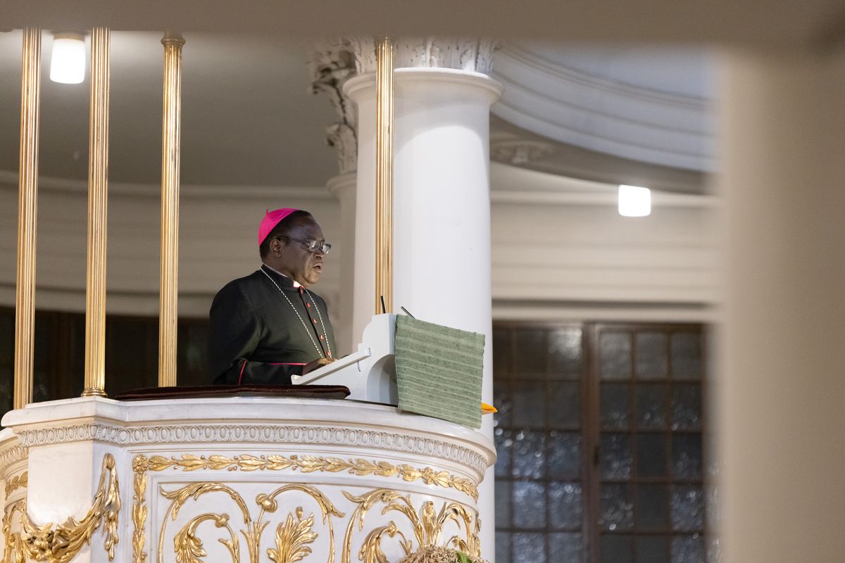 Peace prayer with bishop Dr. Matthew Hassan Kukah © Andreas Matthes